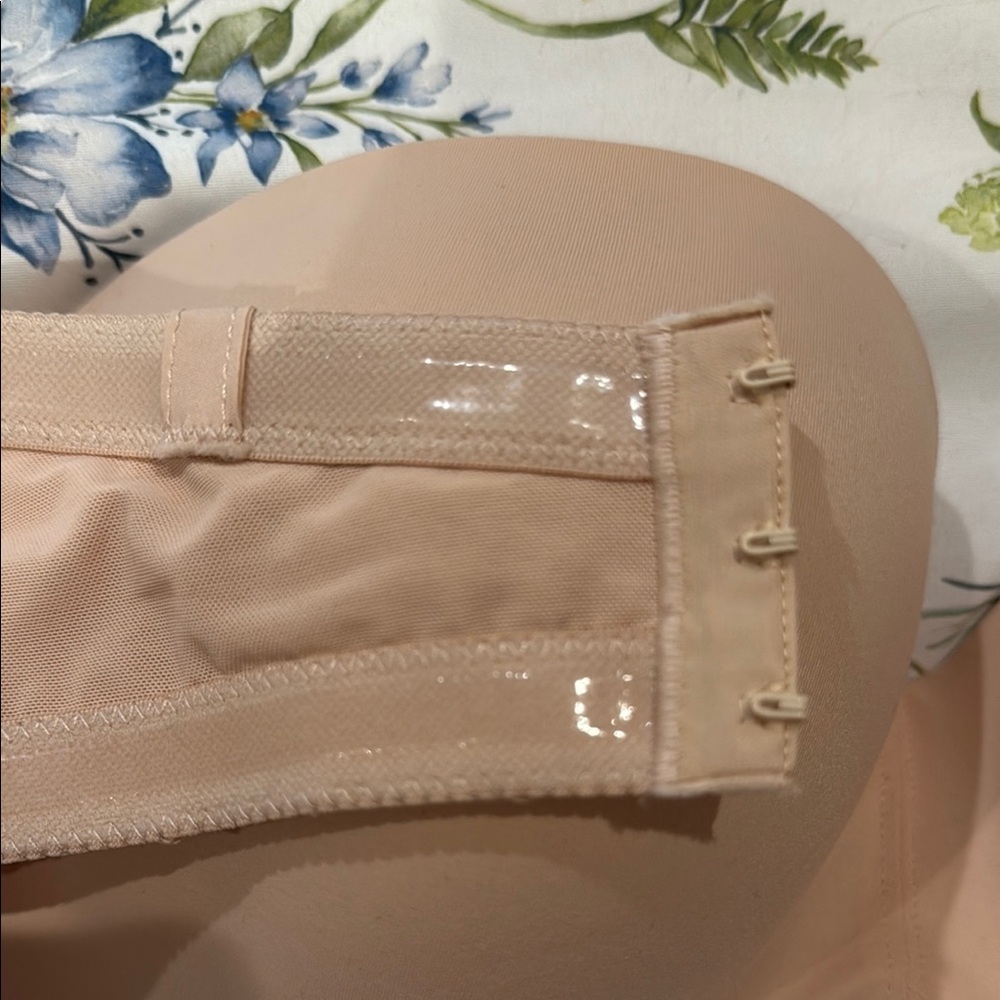 Chantelle Strapless Smooth Molded Bra in Nude - Picture 6 of 9